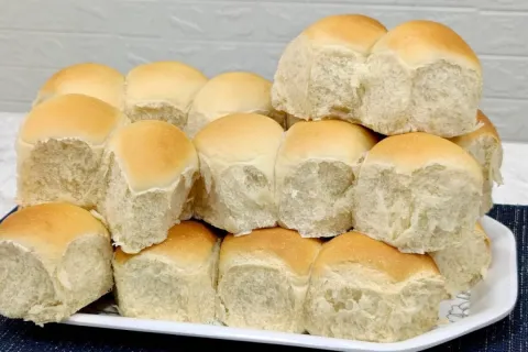 Pão doce fofinho que parece um pedaço de algodão: parece que