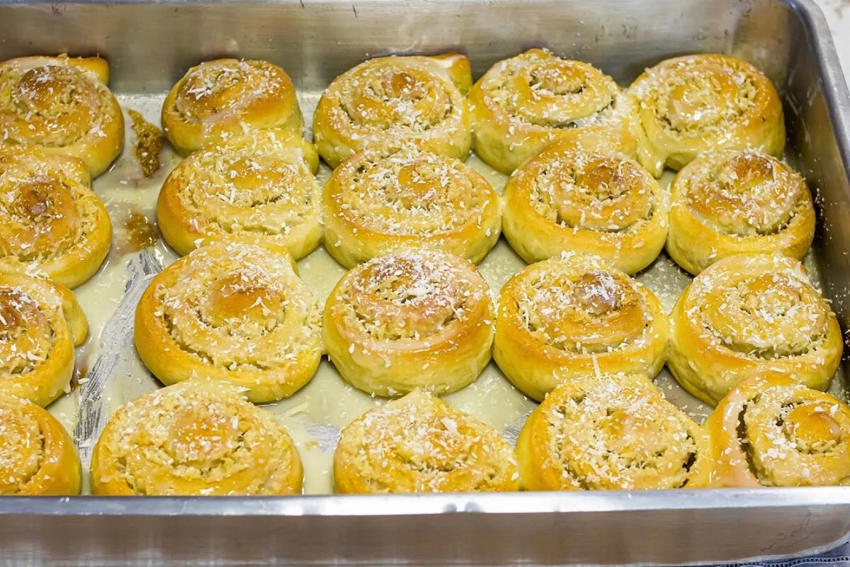 Pão doce recheado com coco: a receita das fatias húngaras fo