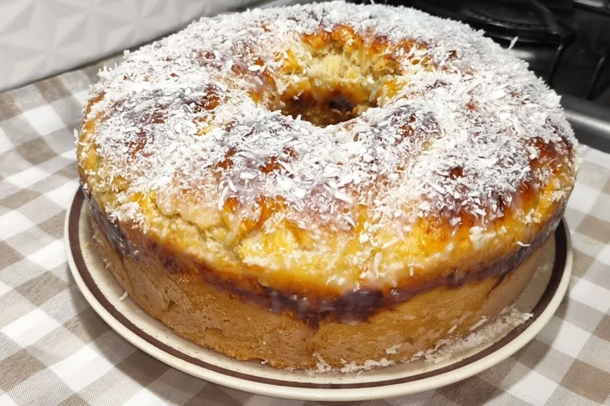 Pão doce sem sovar delicioso e prático para fazer para o caf