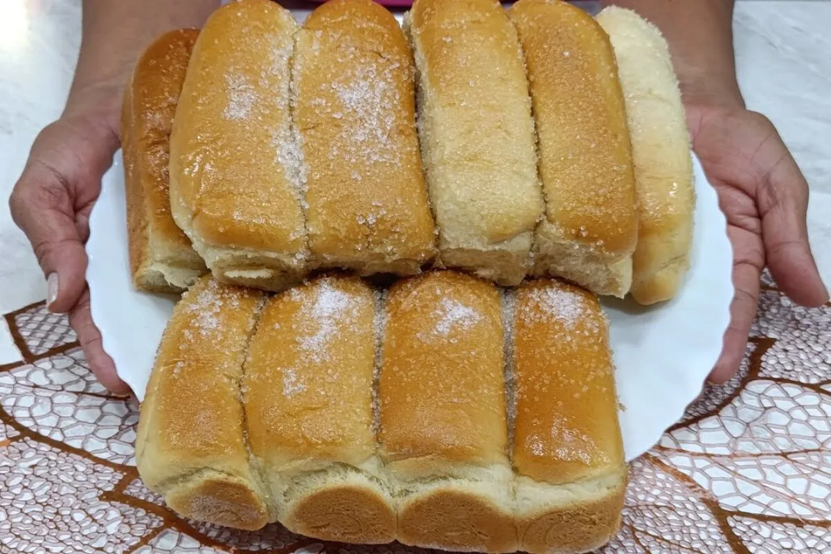 Pão doce simples, que fica super fofinho e é perfeito para o