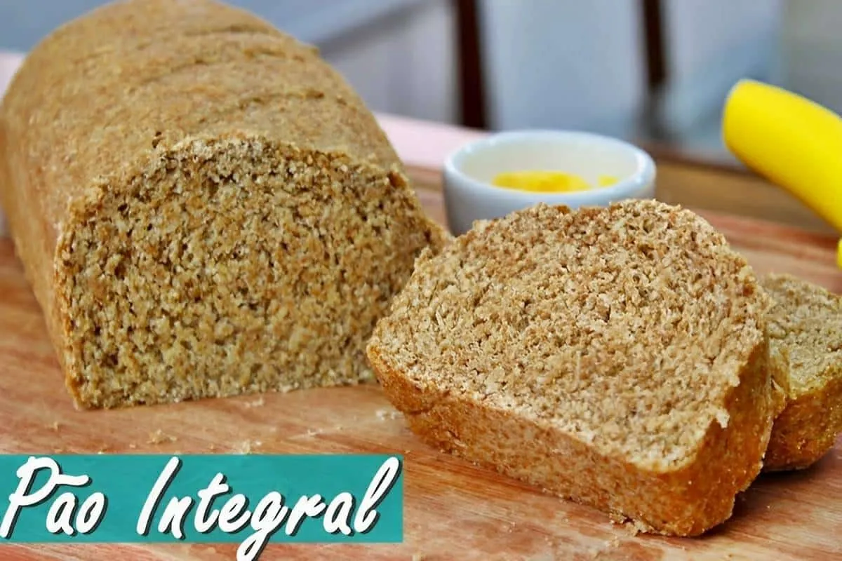 Pão integral caseiro muito fofinho e saboroso para o seu lan