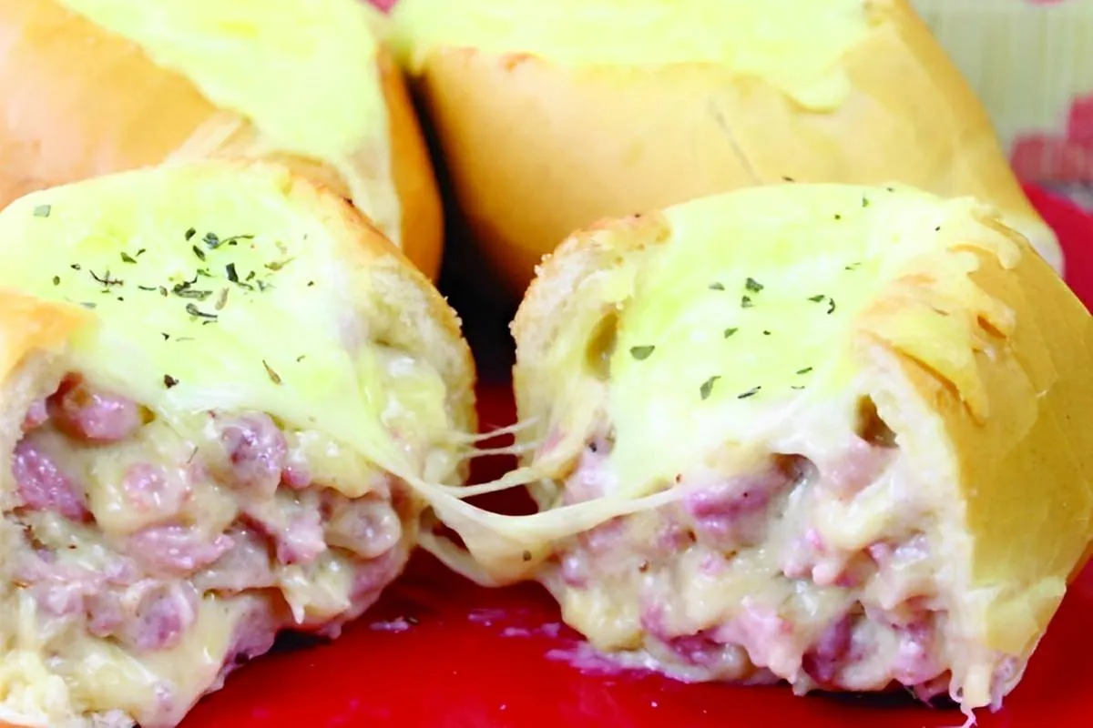 Pão recheado com linguiça e queijo uma entrada deliciosa par