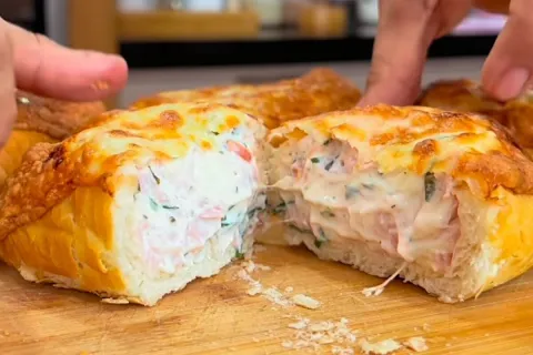 Pão recheado rápido e fácil, com uma massa fofa e um recheio