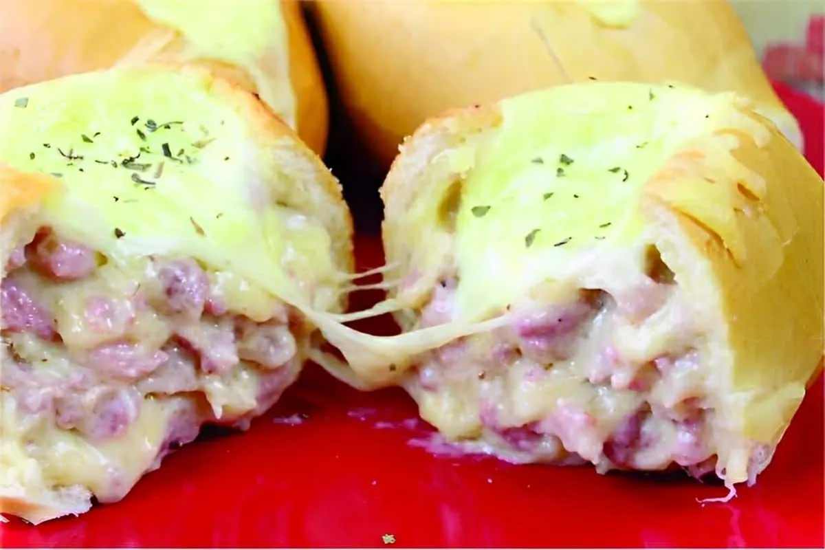 Pão recheado: um lanche fácil rápido e prático para o dia a