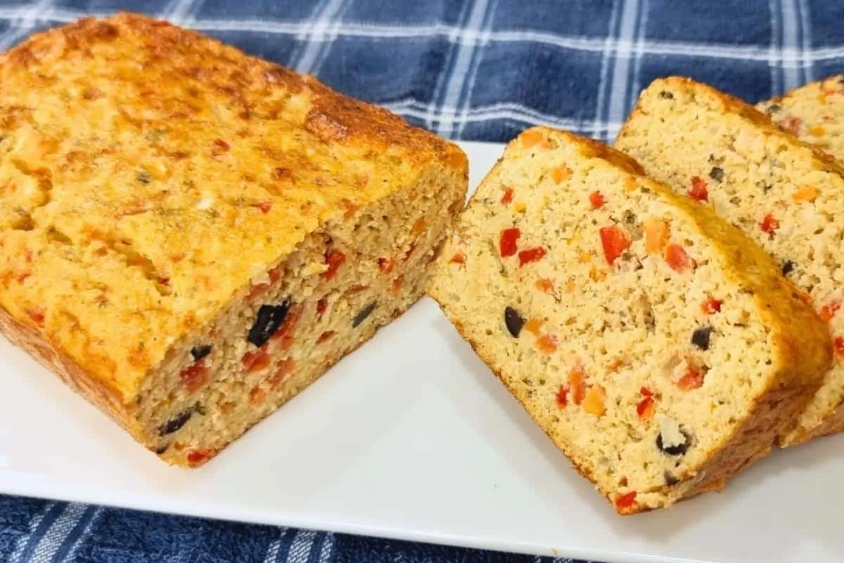 Pão salgado low carb delicioso para você saborear no café da