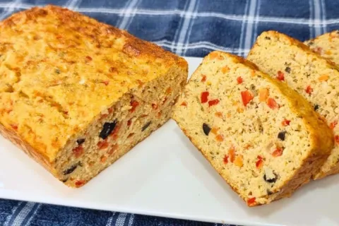 Pão salgado low carb delicioso para você saborear no café da