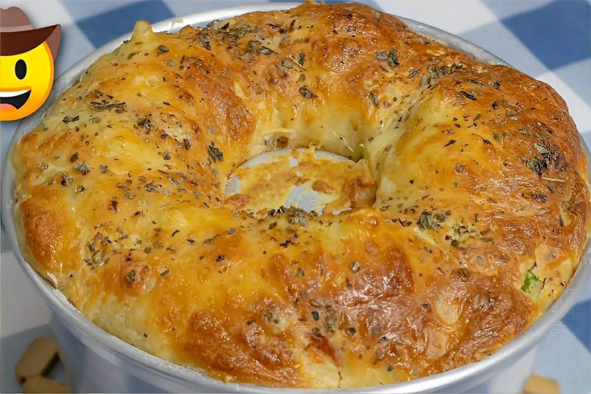 Pão salgado recheado um lanche delicioso feito com ingredien