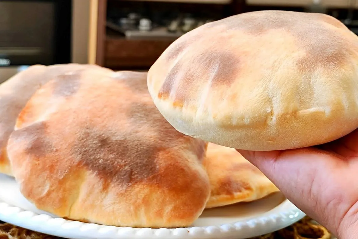 Pão sírio caseiro feito na batedeira muito fácil de fazer e