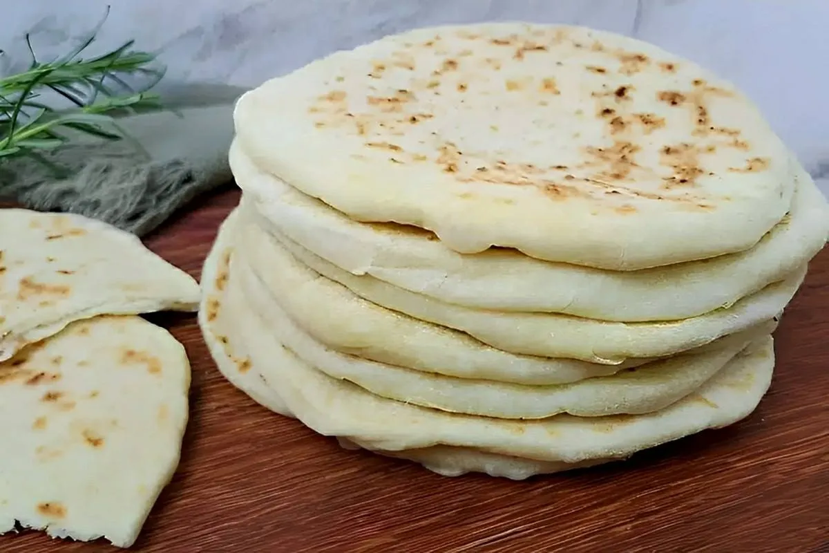 Pão sírio caseiro para você fazer um lanche leve e delicioso
