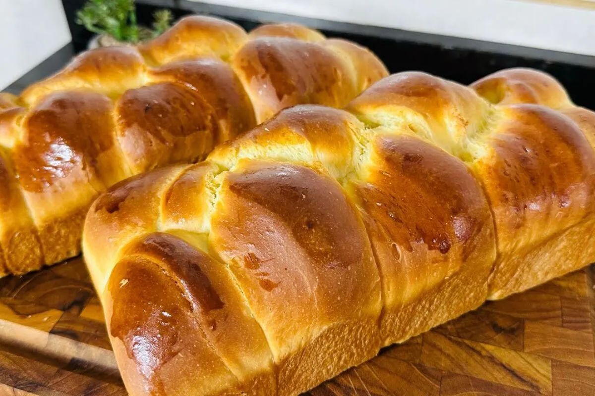 Pão sovado caseiro fofinho como algodão e perfeito para o ca