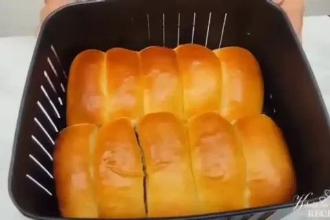 Pãozinho assado na air fryer super macio e douradinho, rápid