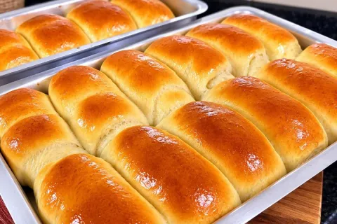 Pãozinho de cachorro quente fofinho e macio para você assar 