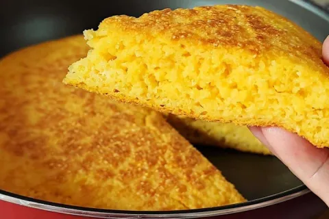 Pãozinho de cuscuz feito na frigideira para substituir o pão