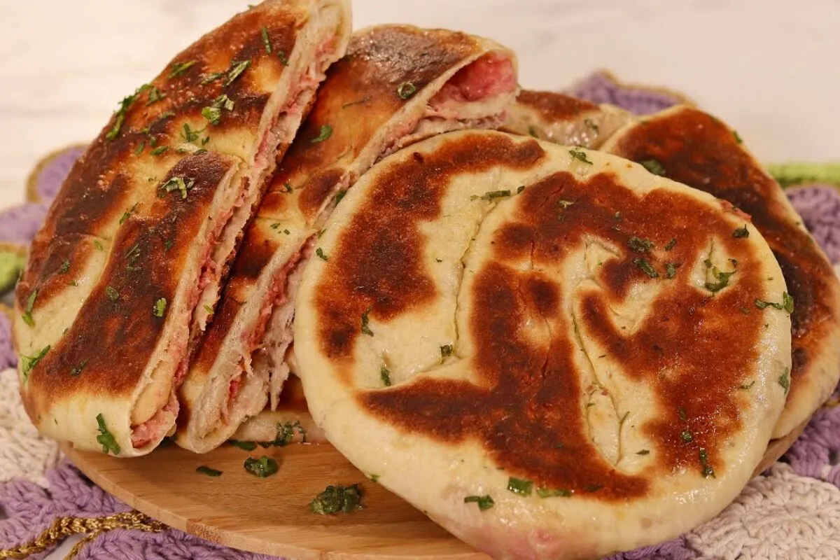 Pãozinho de frigideira prático e fofinho para um café da man