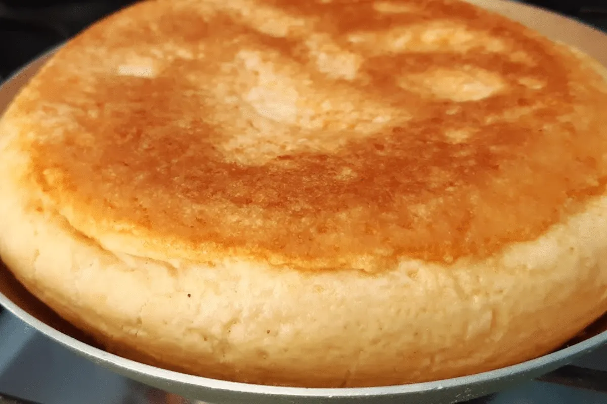 Pãozinho de frigideira rápido para você substituir o pão fra