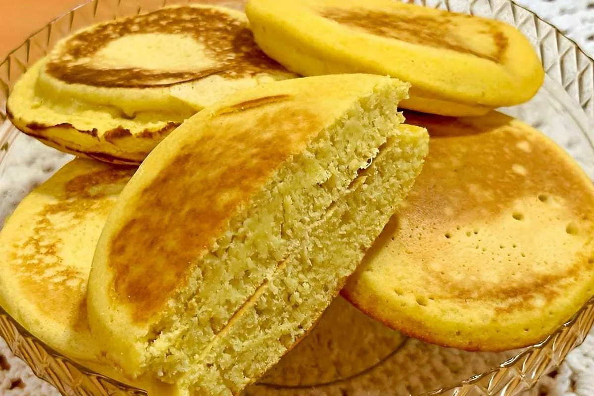 Pãozinho de fubá na frigideira fofinho delicioso e fácil de