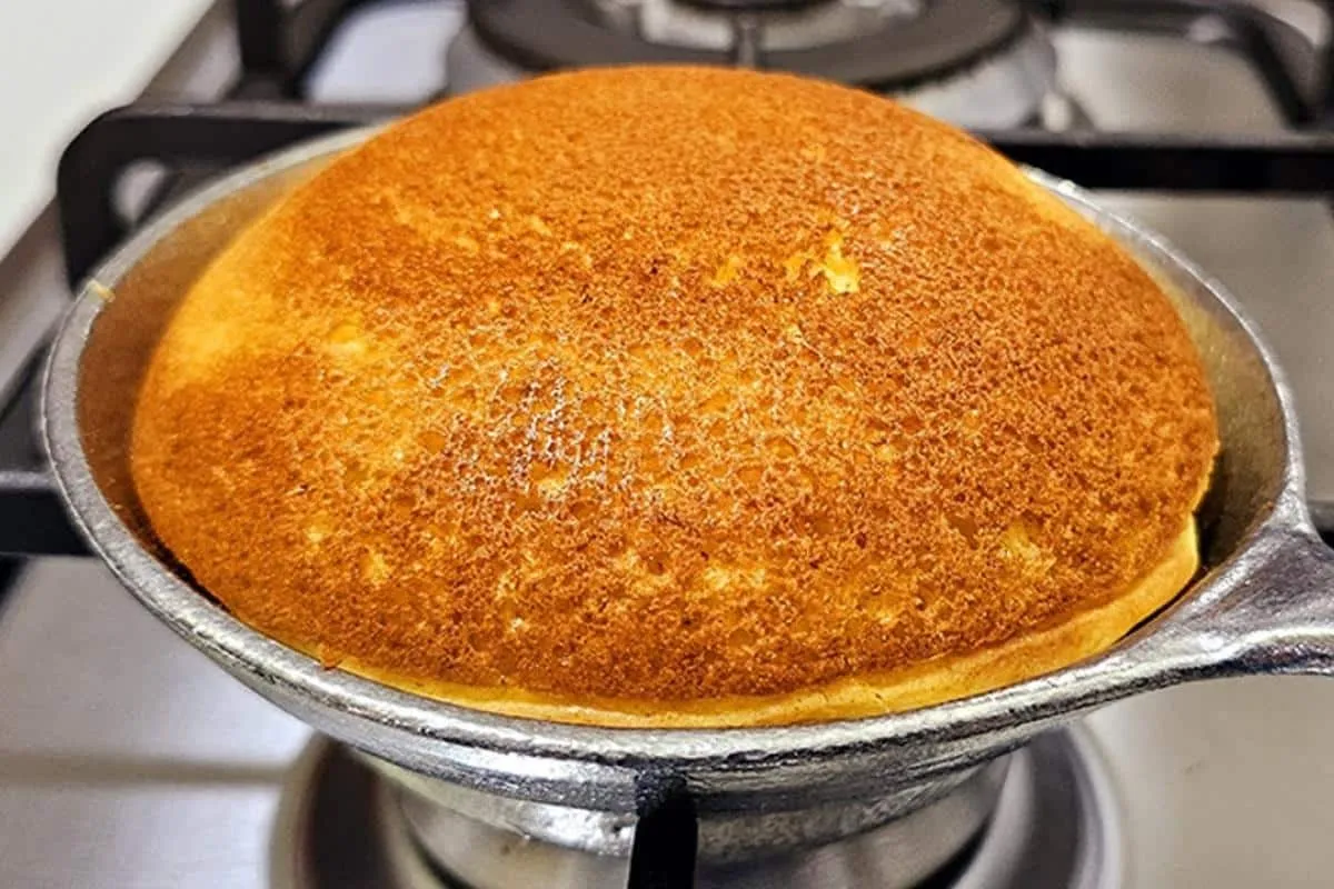 Pãozinho de milho feito na frigideira: ótimo para substituir