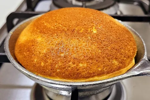 Pãozinho de milho feito na frigideira: ótimo para substituir