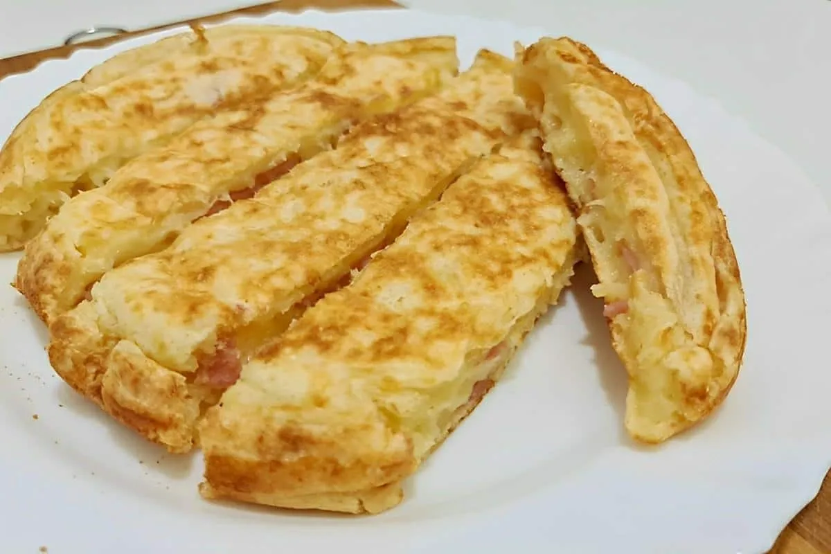Pãozinho de tapioca com queijo e presunto prático e rápido p
