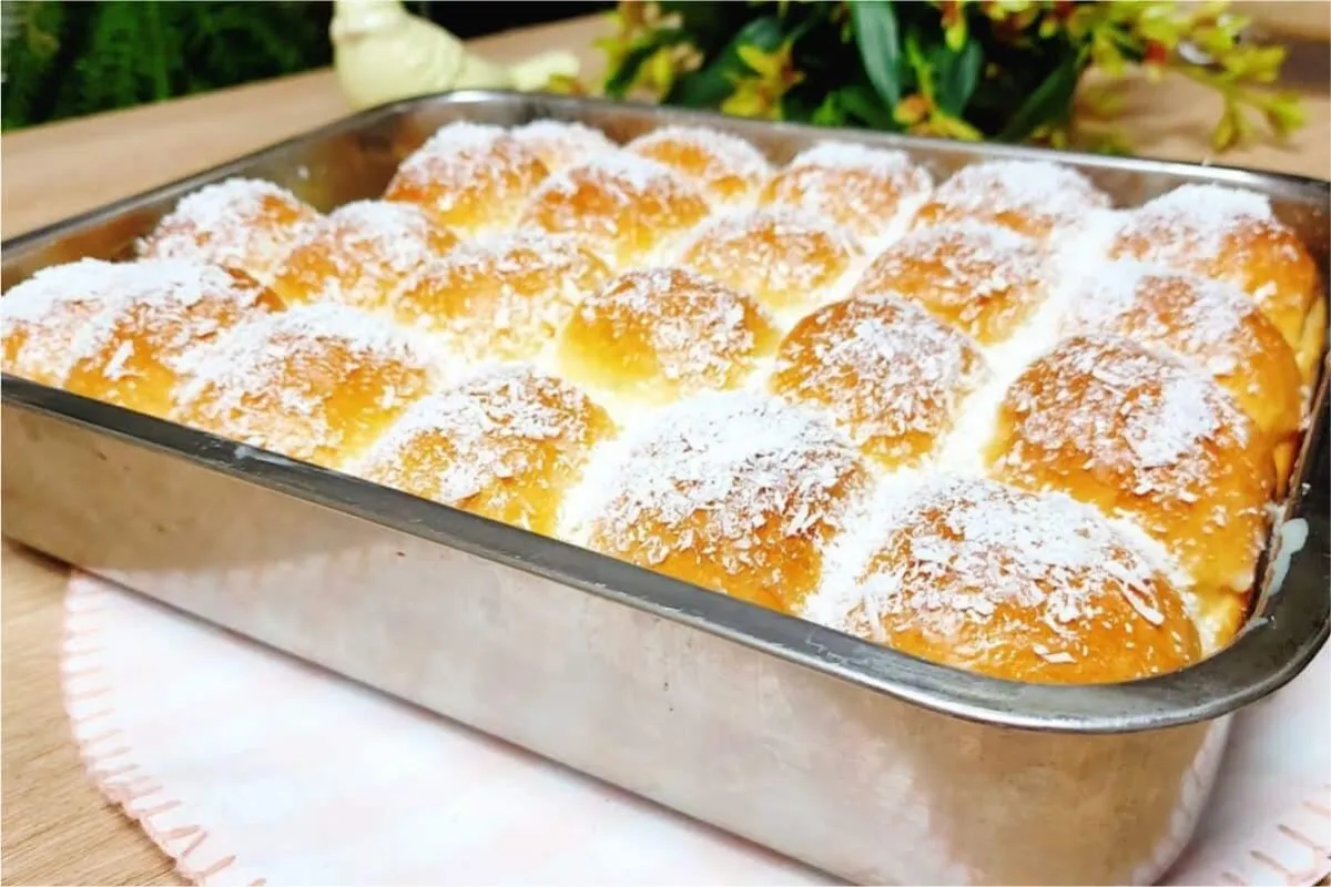 Pãozinho doce para o café da manhã do primeiro dia do ano no