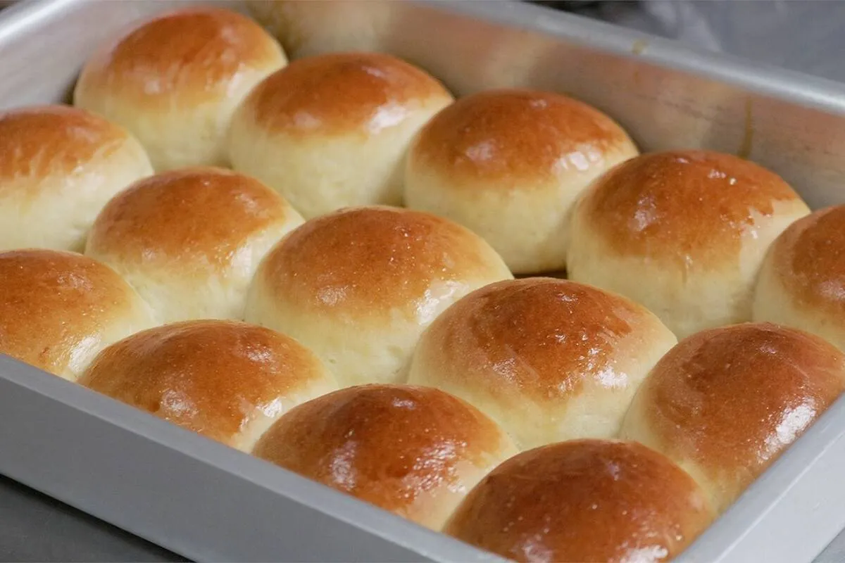 Pãozinho doce recheado para o café da manhã: essa massa fica