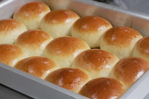 Pãozinho doce recheado para o café da manhã: essa massa fica