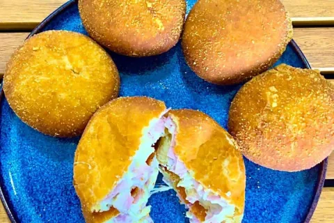 Pãozinho frito recheado diferente de tudo que você já experi