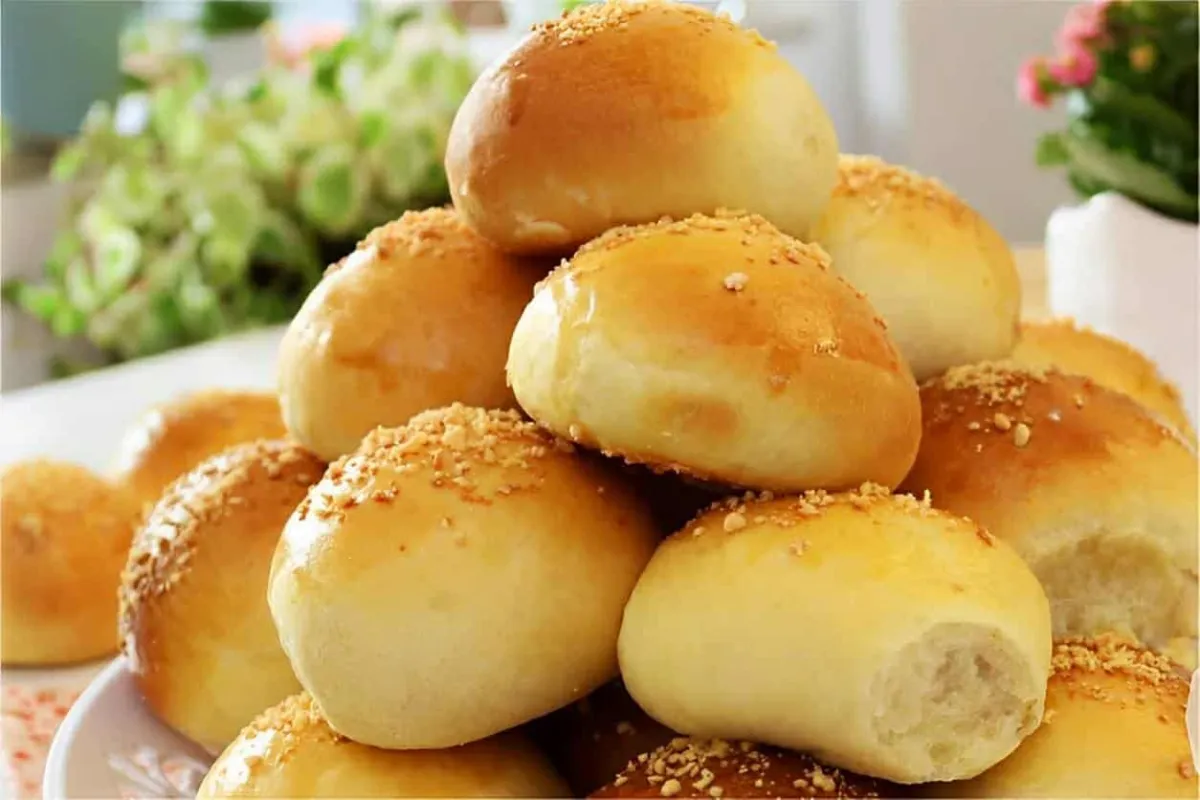 Pãozinho recheado com queijo e presunto: o lanchinho perfeit