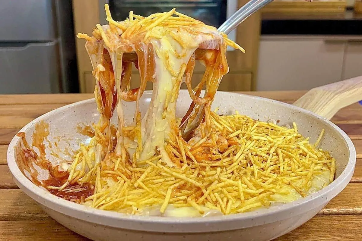 Para inovar na hora do almoço: parmegiana de calabresa fácil