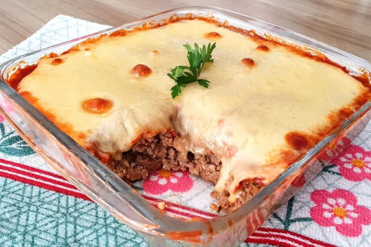 Parmegiana de carne moída deliciosa e fácil de preparar para