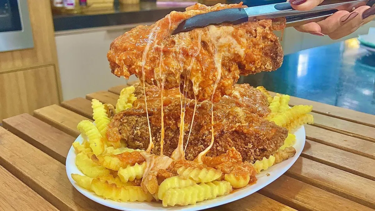 Parmegiana de carne perfeita: veja o segredo da casquinha cr