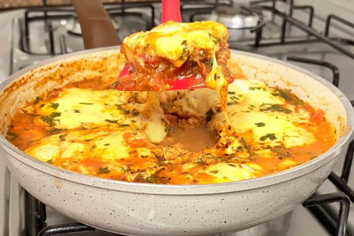 Parmegiana de ovo cremosa e bem temperada, para um almoço de