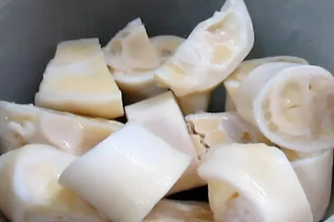 Passo a passo para fazer um caldo de mocotó encorpado e sabo