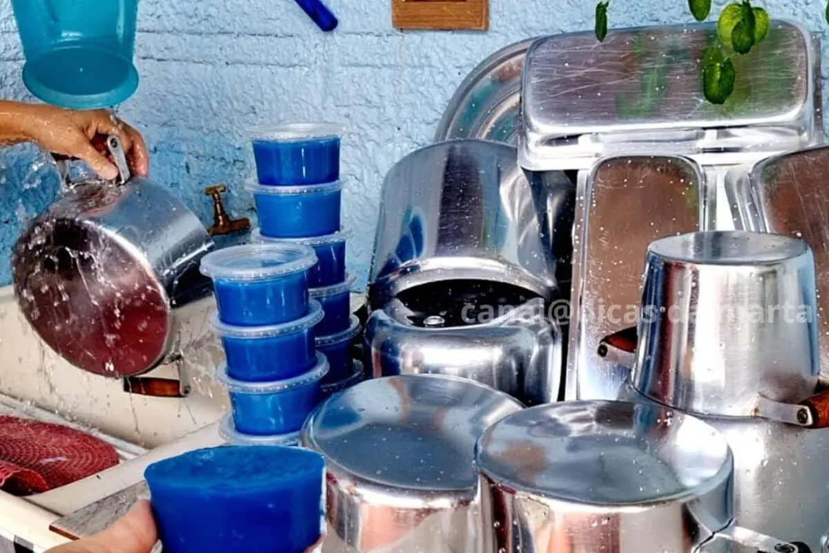 Pasta de brilho caseira com açúcar e álcool, deixa o alumíni