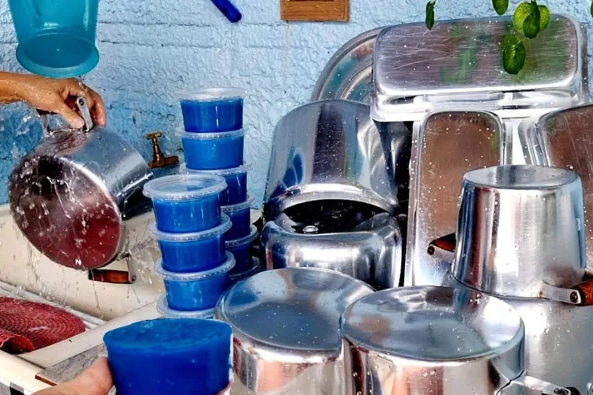 Pasta de brilho caseira para deixar panelas e assadeiras bri