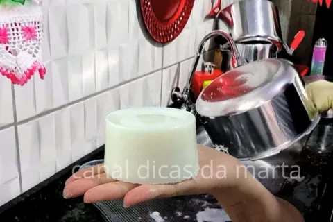 Pasta de brilho caseira, que desengordura e tira toda sujeir