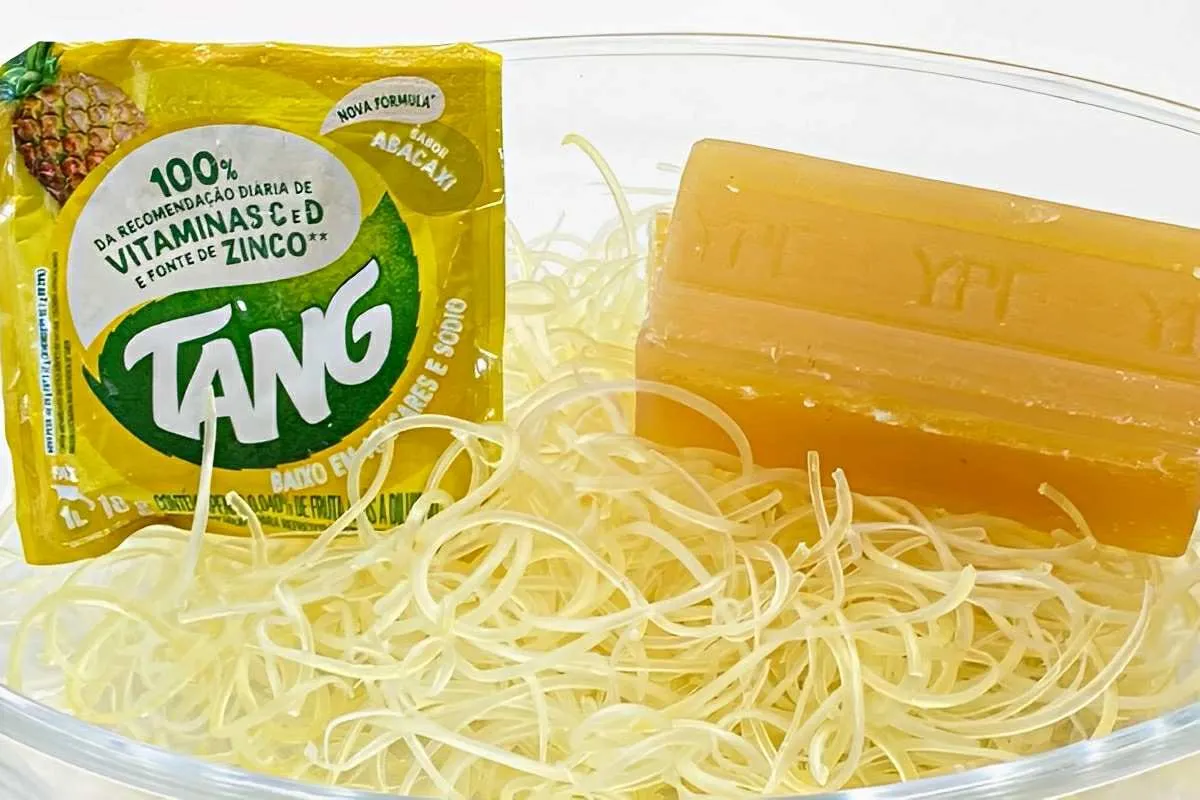 Pasta de brilho para panelas feita com suco Tang para deixar