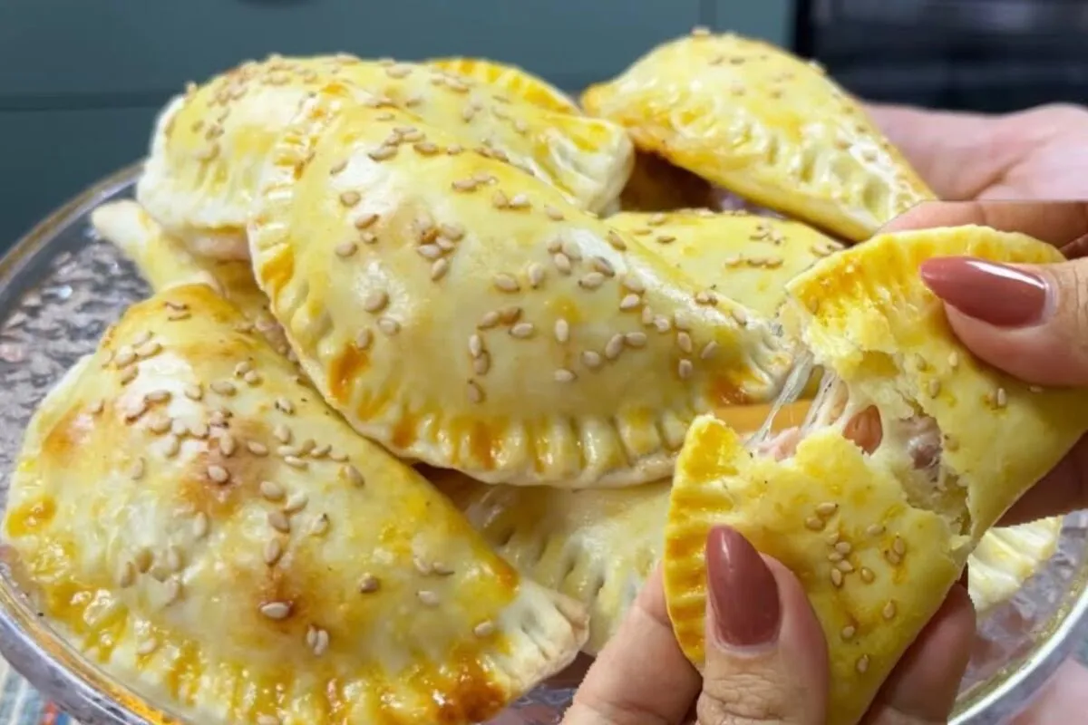 Pastel assado de 2 ingredientes na massa, fácil de fazer e m