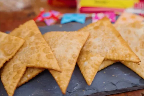 Pastel de calabresa com massa sequinha e um recheio maravilh