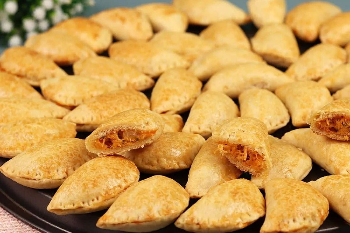 Pastel de forno com massa profissional super leve, gostosa e