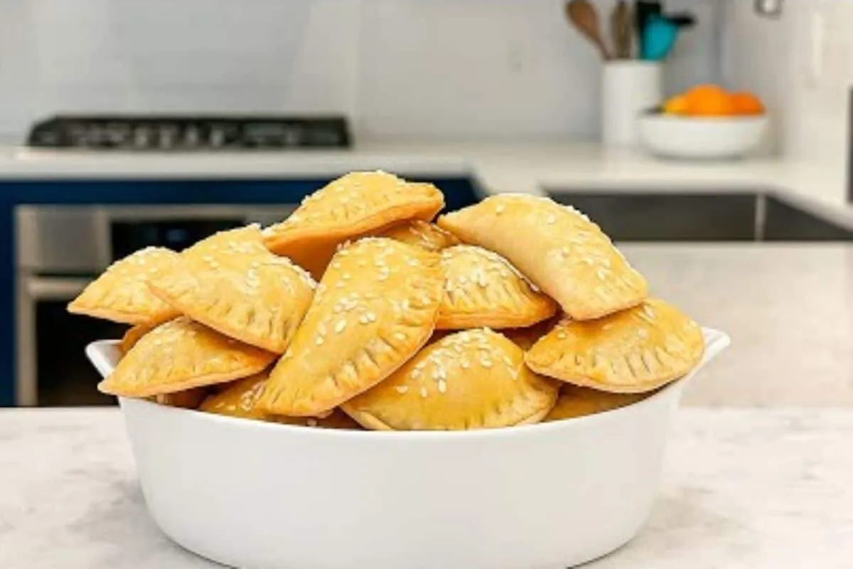 Pastel de forno super fácil para você fazer no seu lanche da
