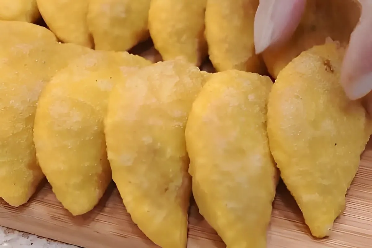 Pastel de fubá uma iguaria brasileira para fazer na sua casa