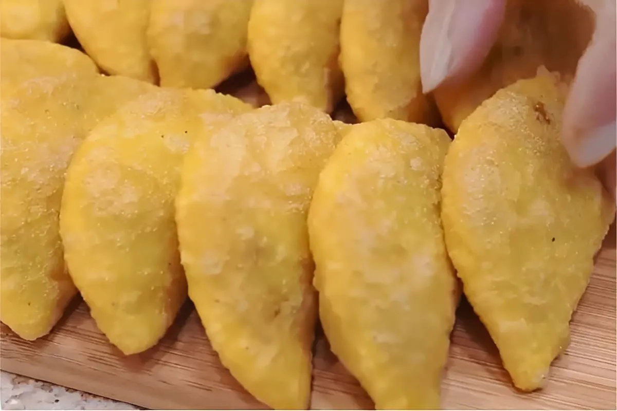 Pastel de fubá uma iguaria brasileira para ser feita na sua