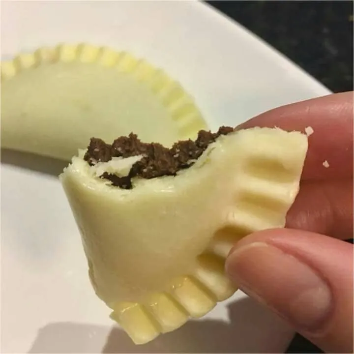 Pastel de Leite Ninho com Recheio de Brigadeiro