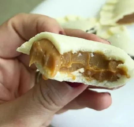 Pastel de Leite Ninho com Recheio de Doce de Leite