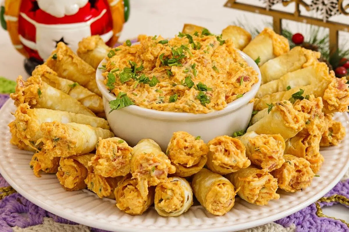 Patê de frango caseiro bem temperado para acompanhar o que s