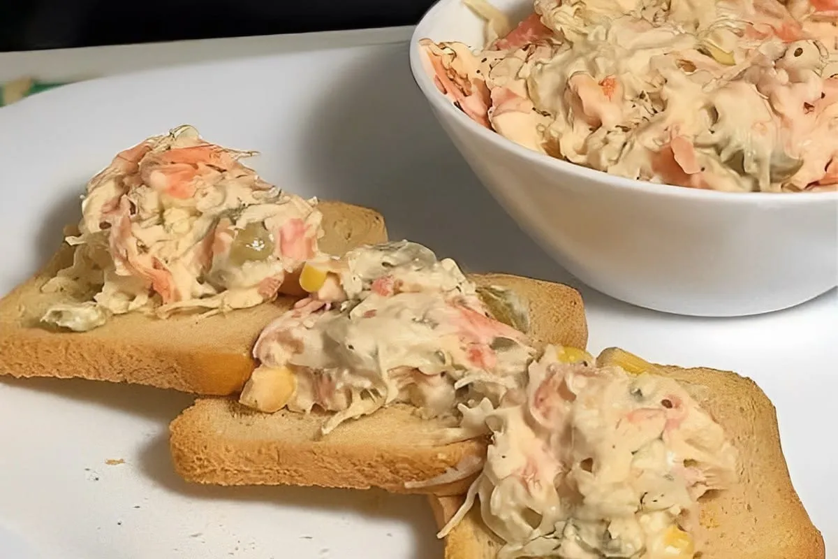 Patê de frango com requeijão e maionese para fazer sanduíche