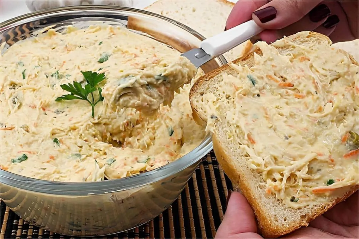Patê de frango levinho simples e fácil para comer com pães t