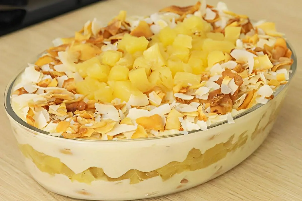 Pavê de abacaxi com coco simples e delicioso a sobremesa per