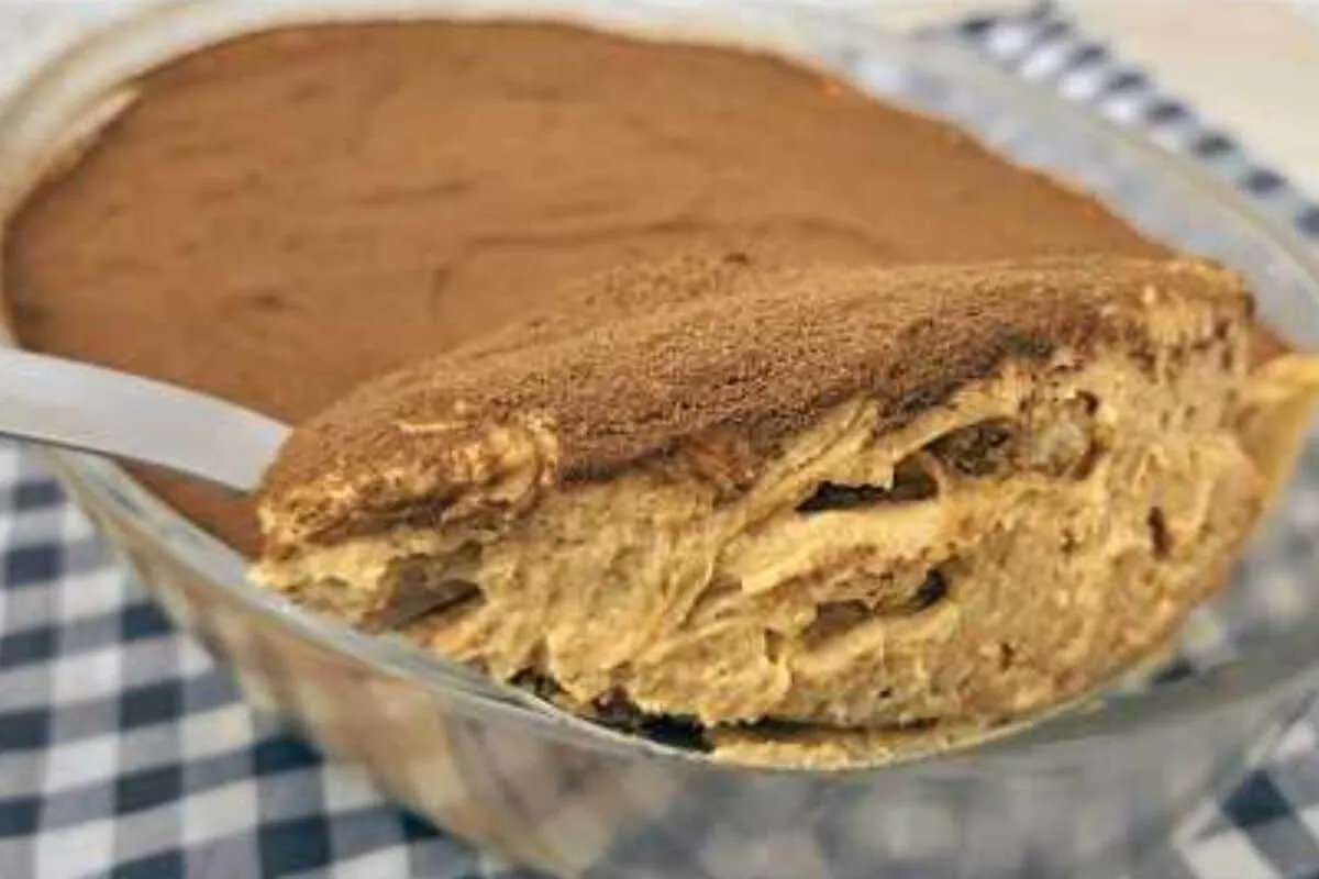 Pavê de café com doce de leite super cremoso que é pura tent